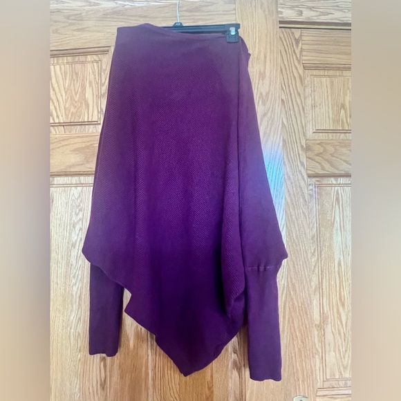 Vici - Poncho Sweater - Picture 3 of 8